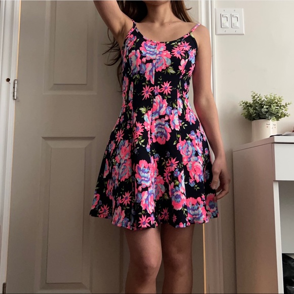 Charlotte Russe Cute Flower Mini Dress - Picture 1 of 7